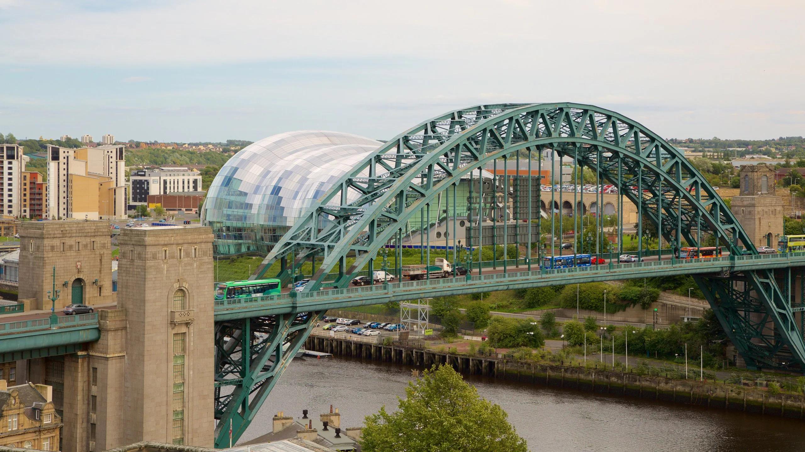 Read more about the article JEMBATAN TYNE: SIMBOL KLASIK KOTA NEWCASTLE