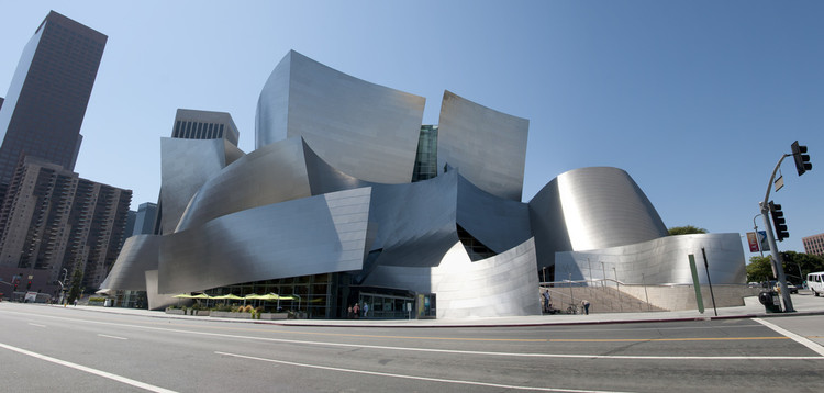 Read more about the article WALT DISNEY CONCERT HALL: SIMFONI SENI DAN ARSITEKTUR DI JANTUNG LOS ANGELES