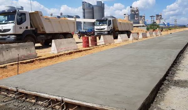 Read more about the article MENGATASI RETAK BETON JALAN RAYA: STRATEGI EFEKTIF UNTUK PERKERASAN YANG LEBIH TAHAN LAMA