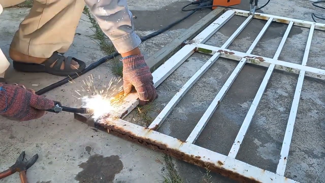 Read more about the article CARA MEMPERBAIKI BESI YANG RUSAK: TEKNIK DAN BAHAN YANG EFEKTIF