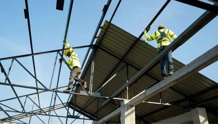 Read more about the article PERAN BAJA RINGAN DALAM PROYEK KONSTRUKSI INDUSTRI