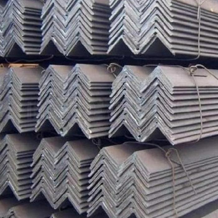 Read more about the article PERAN BESI SIKU DALAM DESAIN FURNITUR: ELEMEN STRUKTURAL DAN DEKORATIF YANG SERBAGUNA