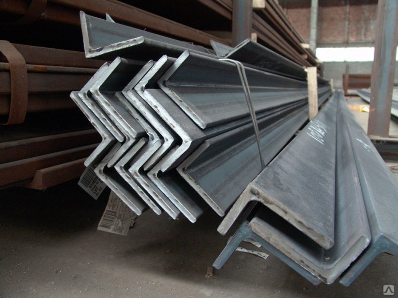 Read more about the article PEMANFAATAN BESI SIKU UNTUK RANGKA RUMAH KACA SKALA KECIL