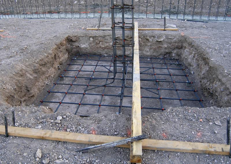 Read more about the article BATASAN PENGGUNAAN PONDASI DANGKAL: SAMPAI SEBERAPA TINGGI DAN BERAT STRUKTUR BISA DITOPANG?