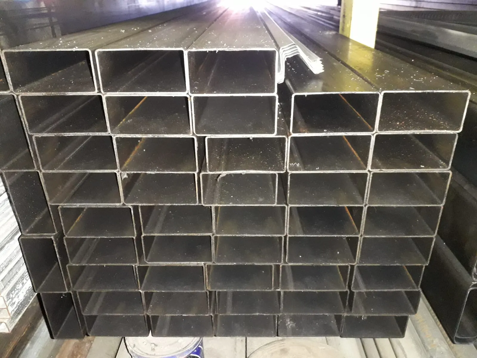 Read more about the article MEMAHAMI UKURAN NOMINAL BESI HOLLOW: ARTI ANGKA 40X40X1.6