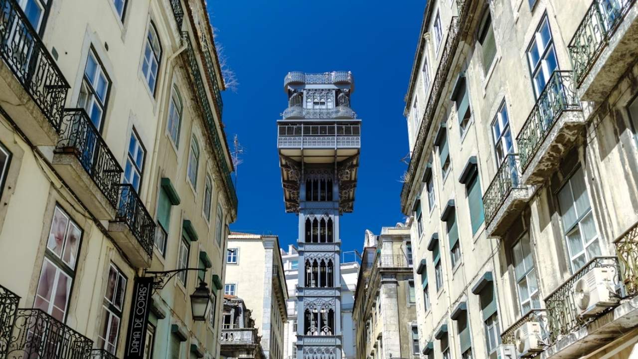 Read more about the article ELEVADOR DE SANTA JUSTA: IKON BESI DAN ARSITEKTUR GOTHIC DI LISBON