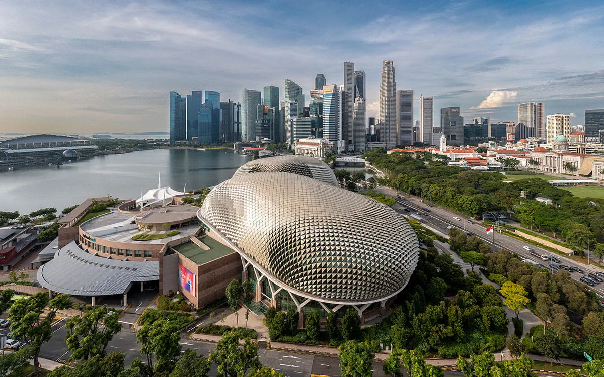 Read more about the article THE ESPLANADE : KOMPLEKS SENI DI TEPI TELUK MARINA SINGAPURA