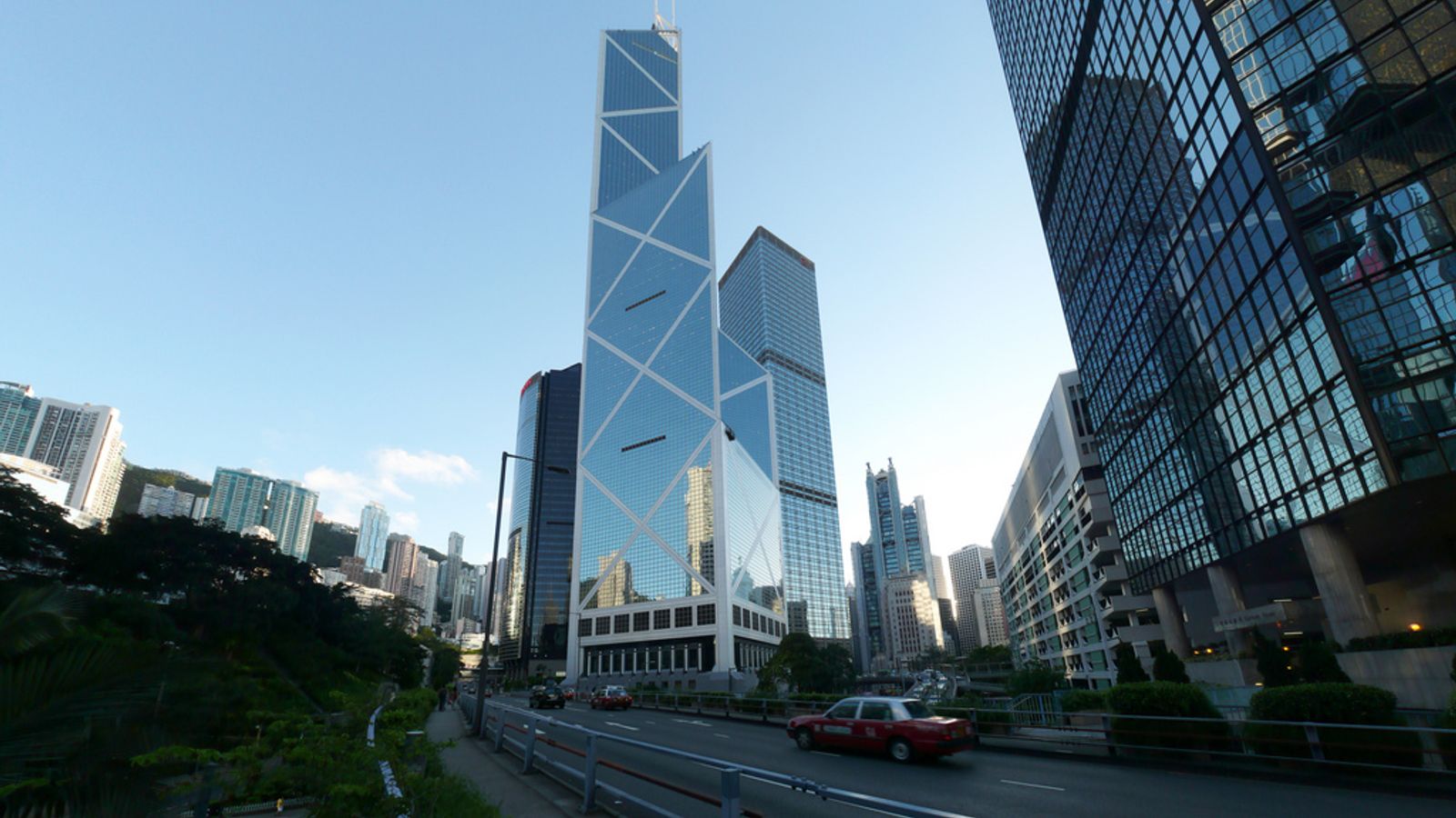 Read more about the article BANK OF CHINA TOWER: SIMBOL KEKUATAN DAN FILOSOFI DI HONG KONG
